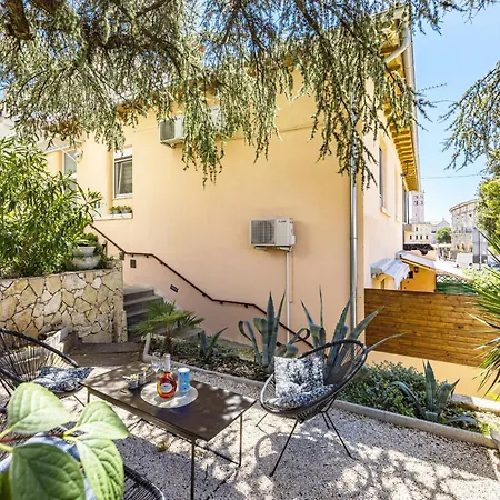 Center Amphitheater شقة بولا