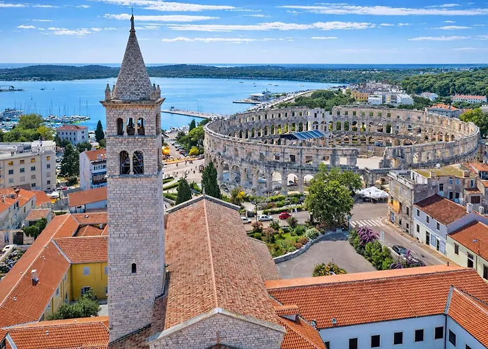 Center Amphitheater *