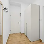 Center Amphitheater Apartment *