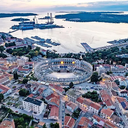 Center Amphitheater 公寓