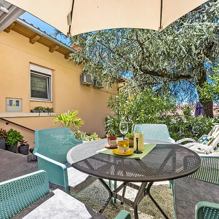 아파트 Center Amphitheater 풀라