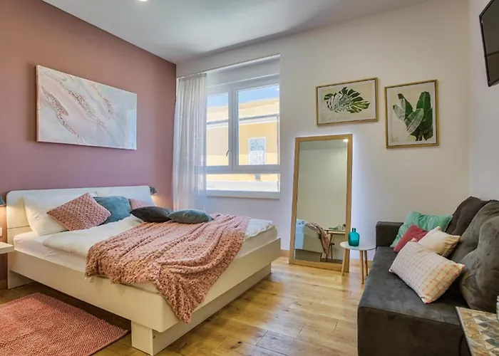 Center Amphitheater * Pula