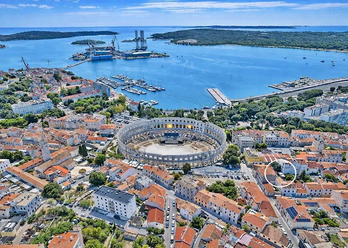 Center Amphitheater *