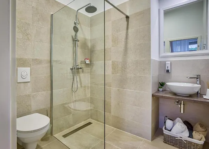 Center Amphitheater *